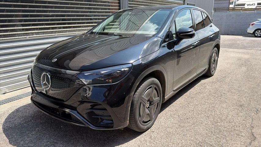 מודעת רכב מרצדס-בנץ EQE SUV