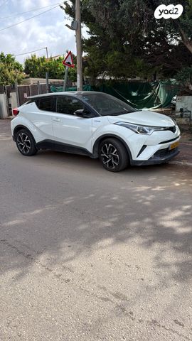מודעת רכב טויוטה C-HR