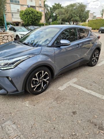 מודעת רכב טויוטה C-HR