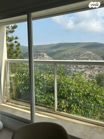 קמיל הויסמנס 26