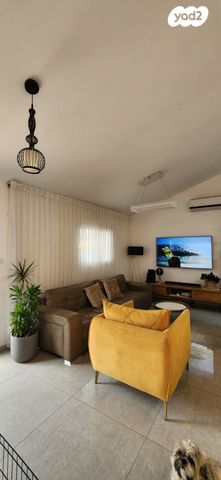 קיבוץ גלויות 111