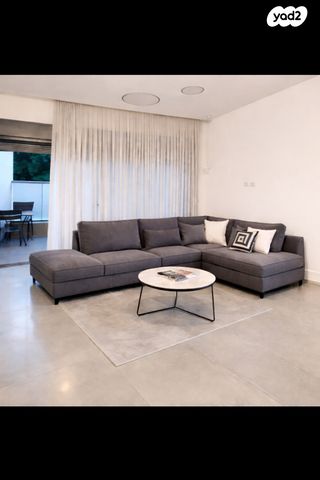 לוי אשכול 20