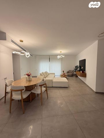 אינטרנשיונל 54