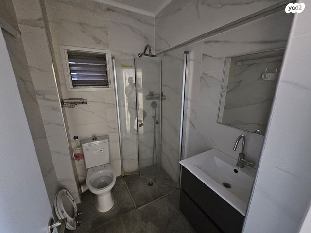 יצחק בן צבי 1002