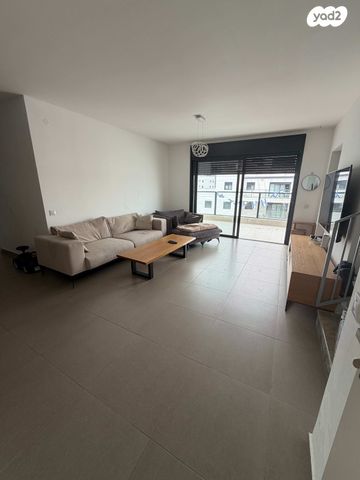 דבורה עומר 4