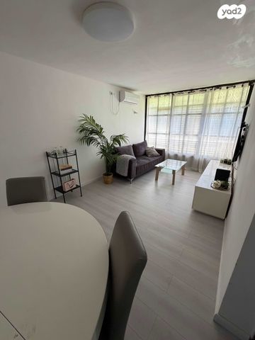 בכור שטרית 7