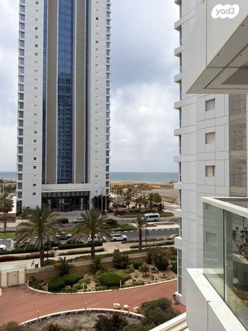 אהוד מנור 14