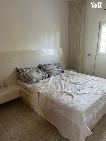 שדרות ג'יימס דה רוטשילד 10