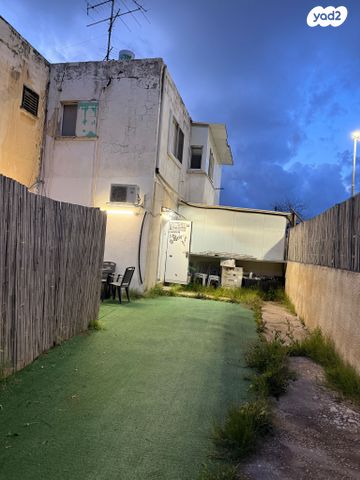 שדרות הקיבוצים 11