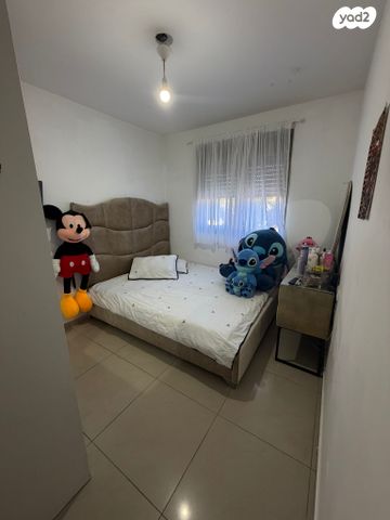 אריה עוזר 16