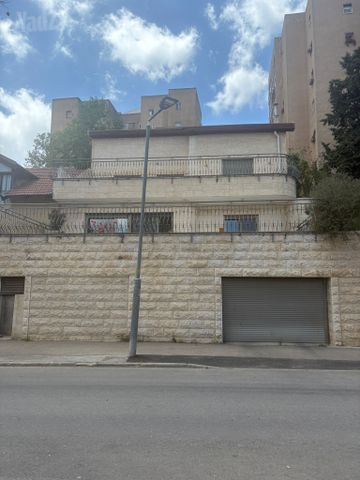 דו משפחתי למכירה בירושלים (תיווך) — 2