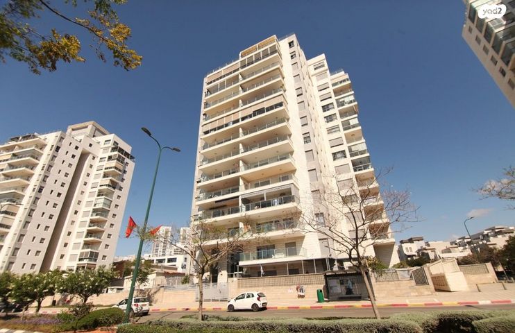 שדרות האגמים 11