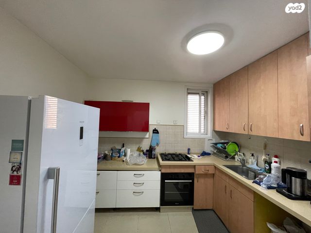 לאה גולדברג 