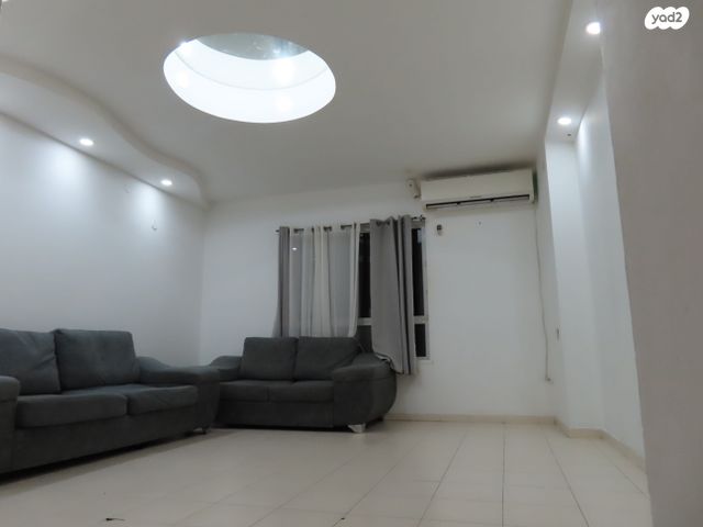 יציאת תש"ז 1