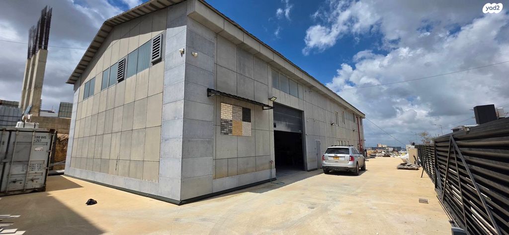 מבני תעשיה, כיסרא סומיע, כיסרא סומיע