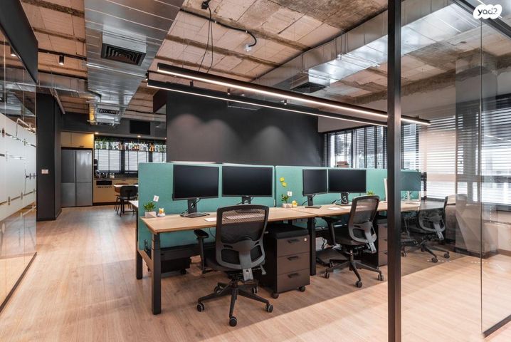 מונטיפיורי, הרכבת