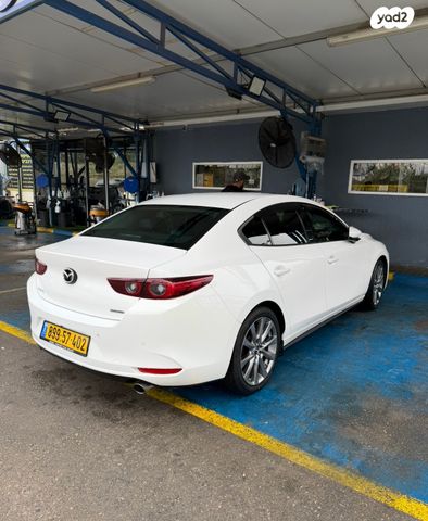 מודעת רכב מאזדה 3