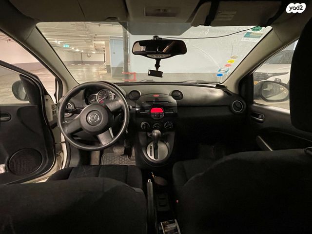 מודעת רכב מאזדה 2