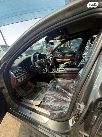 מודעת רכב ב מ וו סדרה 7