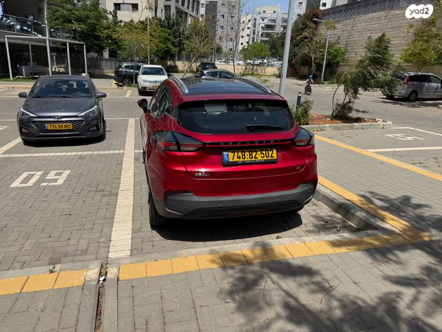 מודעת רכב ג׳ילי Geometry C