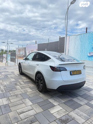 מודעת רכב טסלה מודל Y