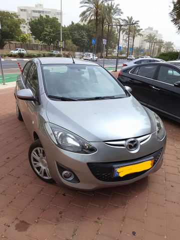 מודעת רכב מאזדה 2