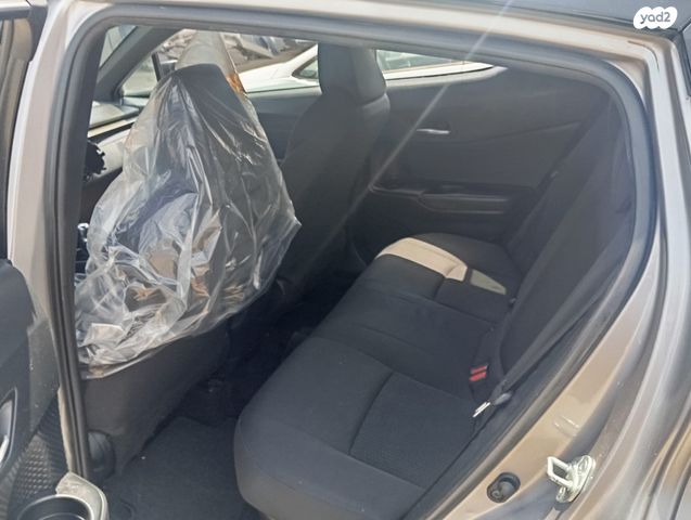 מודעת רכב טויוטה C-HR