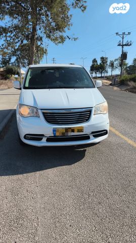 מודעת רכב קרייזלר גראנד וויאג'ר