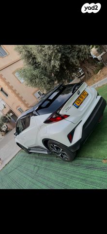 מודעת רכב טויוטה C-HR