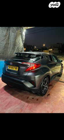 מודעת רכב טויוטה C-HR