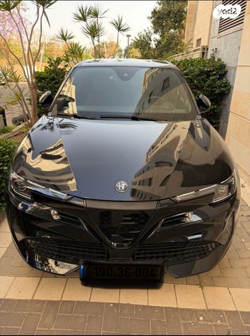 מודעת רכב אלפא רומיאו ג'וניור