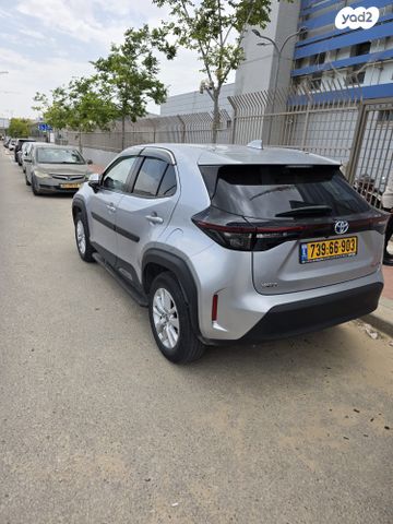 מודעת רכב טויוטה יאריס קרוס