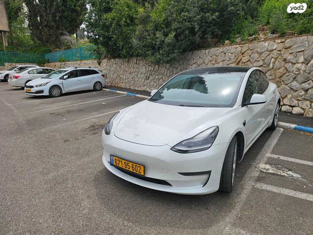 מודעת רכב טסלה מודל 3