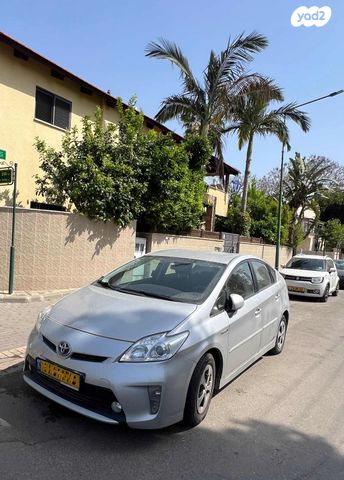 מודעת רכב טויוטה פריוס
