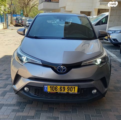 מודעת רכב טויוטה C-HR