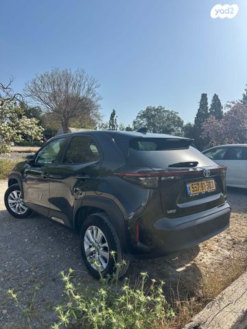 מודעת רכב טויוטה יאריס קרוס