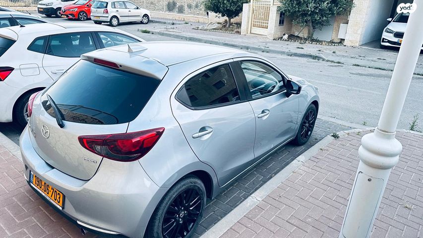 מודעת רכב מאזדה 2