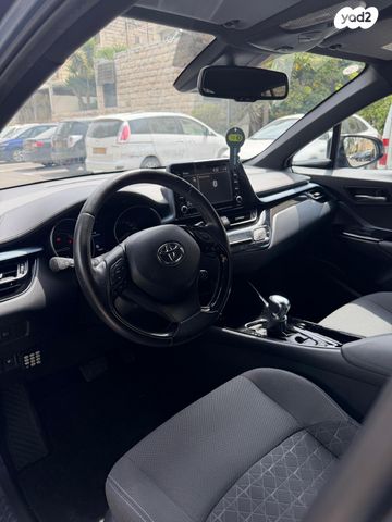 מודעת רכב טויוטה C-HR