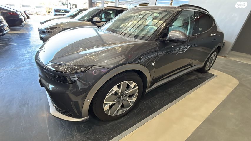 מודעת רכב ג'נסיס GV60