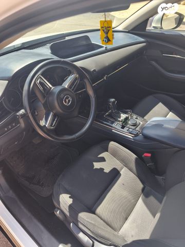 מודעת רכב מאזדה CX-30