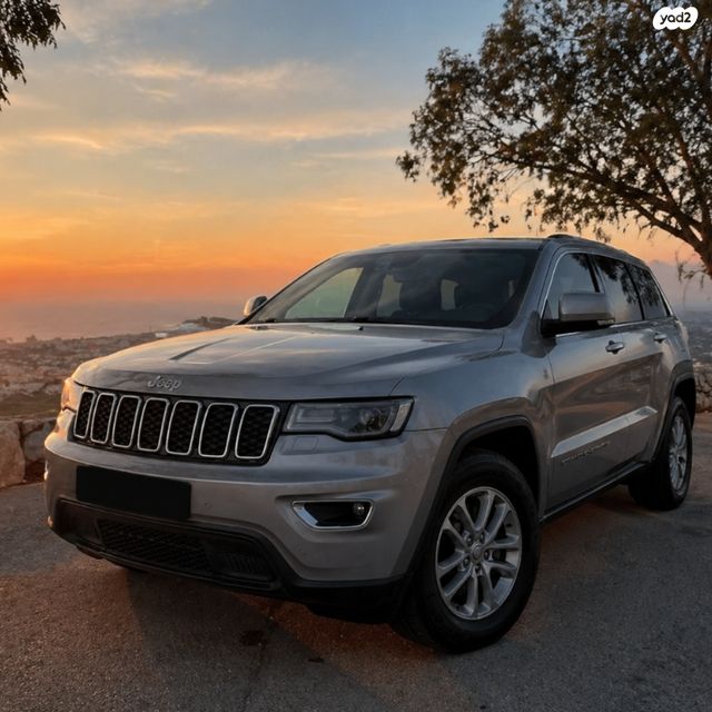 מודעת רכב ג'יפ גרנד צ'ירוקי