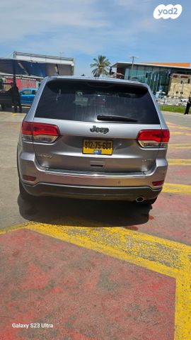 מודעת רכב ג'יפ גרנד צ'ירוקי