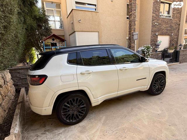 מודעת רכב ג'יפ קומפאס