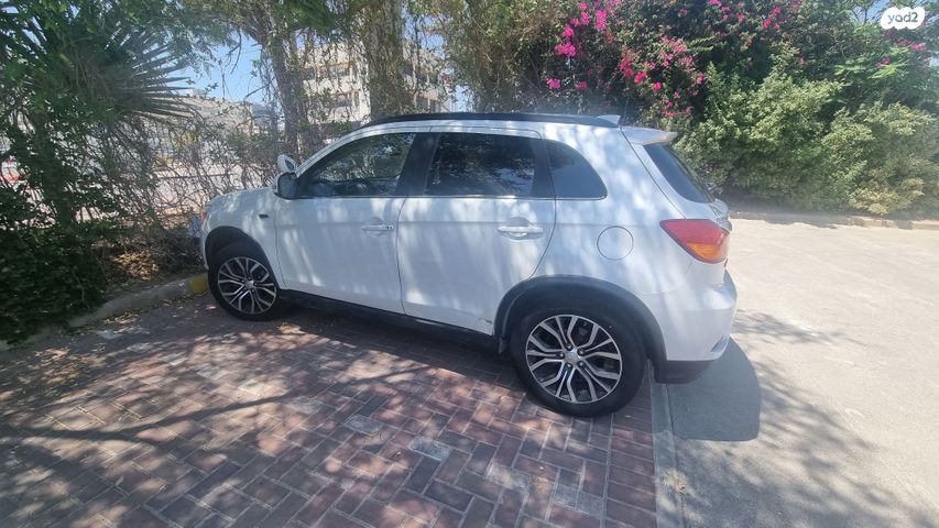 מודעת רכב מיצובישי ASX