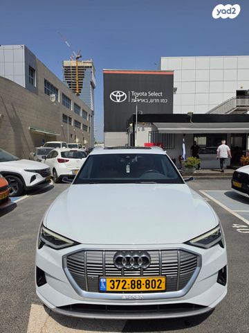 מודעת רכב אאודי E-tron