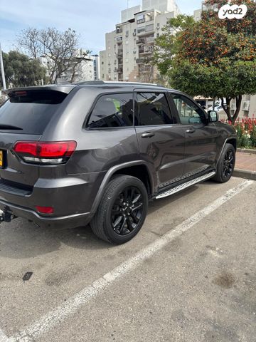 מודעת רכב ג'יפ גרנד צ'ירוקי