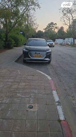 מודעת רכב אאודי Q4 e-tron