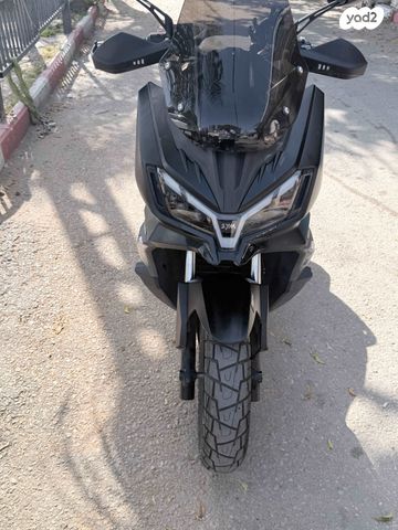 מודעת רכב סאן יאנג ADX 300