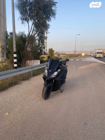 מודעת רכב קימקו דאון-טאון 200