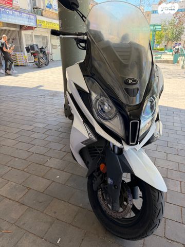 מודעת רכב קימקו דאון-טאון 350